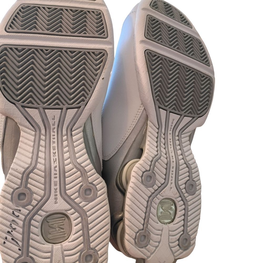 Vintage 2003 Nike Shox Status TB white and metallic silver athletic shoes - Picture 9 of 10